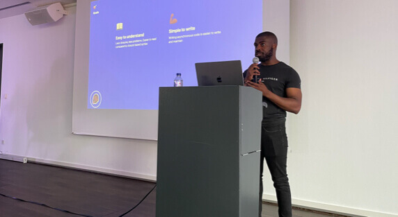 Me giving a speech at SwiftConf in Cologne about Swift Concurrency